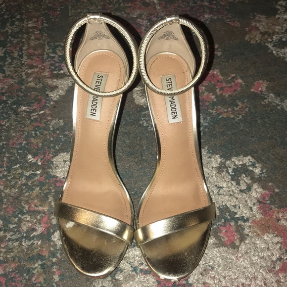 Steve Madden Shoes - Steve Madden gold heel